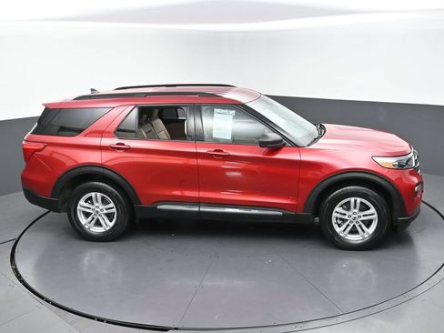 Used 2022 Ford Explorer XLT w/ Equipment Group 202A AWD/4WD image 47
