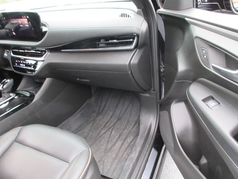 Certified 2024 Buick Envista Avenir FWD image 18