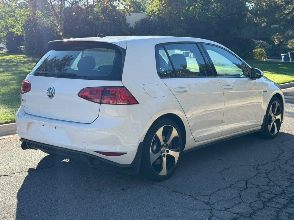 Used 2017 Volkswagen GTI SE FWD image 5