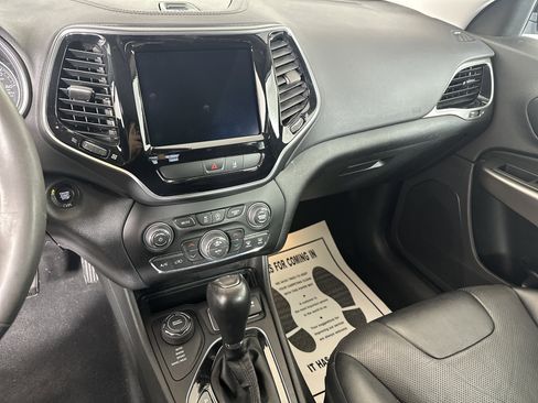 Used 2022 Jeep Cherokee Limited image 4