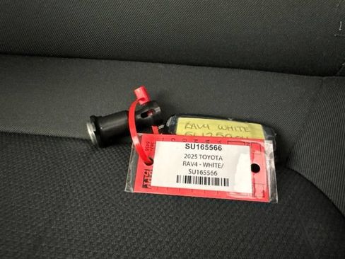 Used 2025 Toyota RAV4 XLE AWD/4WD image 29