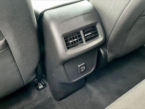 Used 2020 Chevrolet Equinox LT image 29