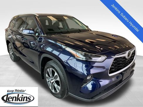 Used 2022 Toyota Highlander XLE image 1