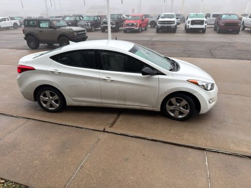 Used 2013 Hyundai Elantra GLS w/ Preferred Pkg image 4