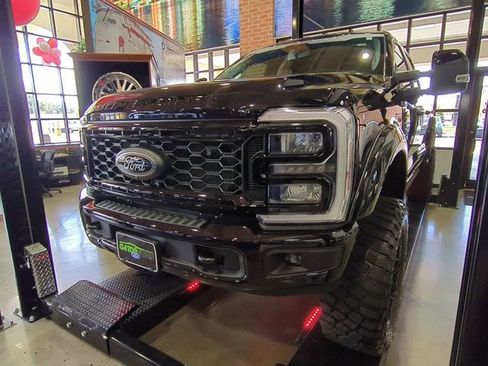 New 2026 Ford F250 Lariat w/ Black Appearance Package image 8