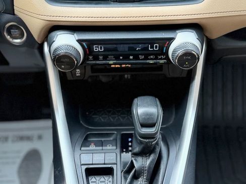 Used 2019 Toyota RAV4 XLE image 5