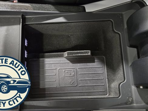 Used 2019 Audi Q8 Prestige w/ Luxury Package image 16