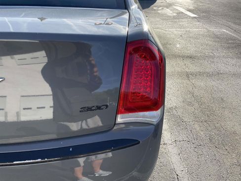 Used 2018 Chrysler 300 Touring w/ Driver Convenience Group image 14