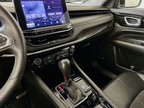 Used 2022 Jeep Compass Altitude w/ Sun and Sound Group image 25