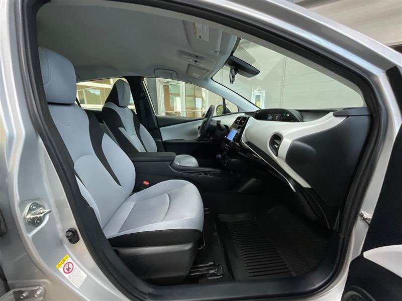 Used 2022 Toyota Prius LE FWD image 28