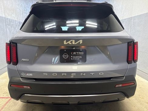 Used 2022 Kia Sorento S w/ Panoramic Sunroof Package AWD/4WD image 7