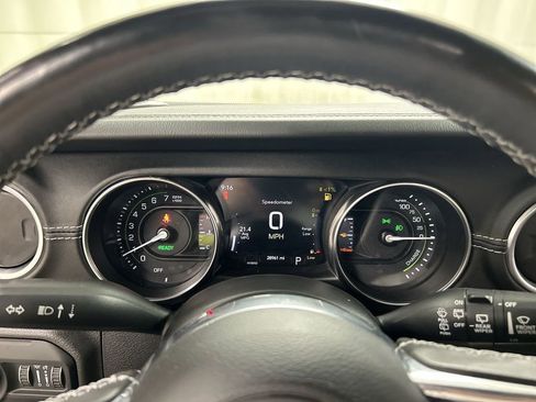 Used 2021 Jeep Wrangler Unlimited Sahara w/ Dual Top Group AWD/4WD image 13