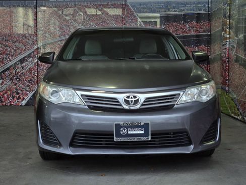 Used 2012 Toyota Camry LE image 3