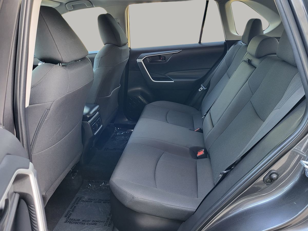 Used 2021 Toyota RAV4 LE AWD/4WD image 17