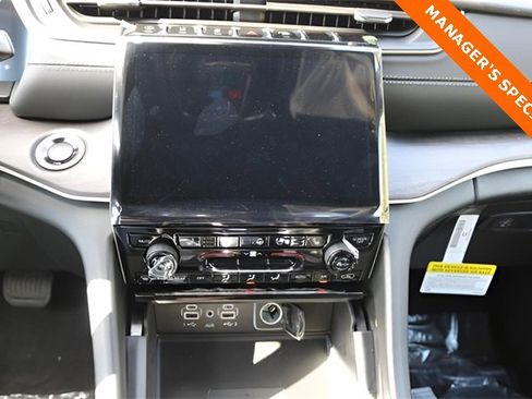 New 2025 Jeep Grand Cherokee Limited w/ Luxury Tech Group II image 21