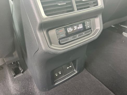 Used 2024 Volkswagen Atlas SE FWD image 33