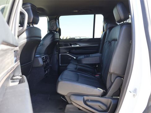 Used 2024 Jeep Wagoneer Series II w/ Flexible Seating Group RWD image 37