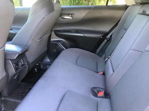Used 2023 Toyota Venza LE AWD/4WD image 4