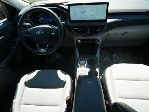 Used 2023 Ford Escape Platinum AWD/4WD image 10