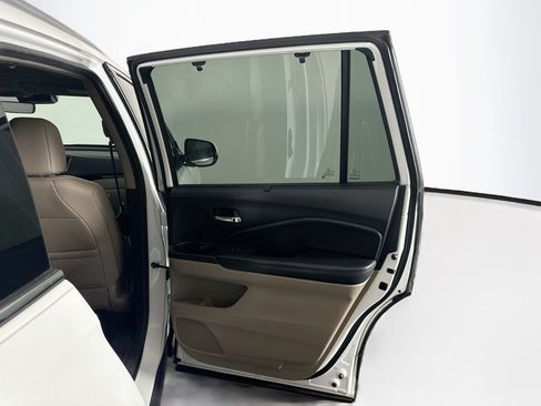 Used 2020 Honda Pilot Touring image 31
