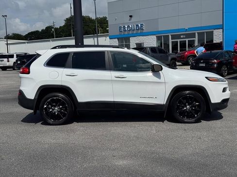 Used 2016 Jeep Cherokee Limited FWD image 2