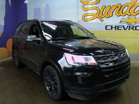 Used 2019 Ford Explorer XLT w/ XLT Sport Appearance Package image 4