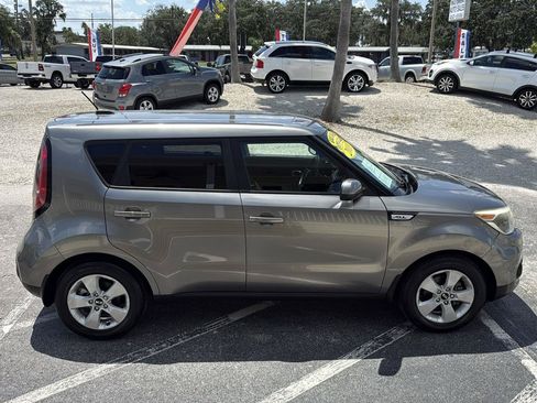 Used 2018 Kia Soul w/ Convenience Package FWD image 6