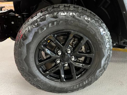 Used 2023 Jeep Gladiator Sport AWD/4WD image 5