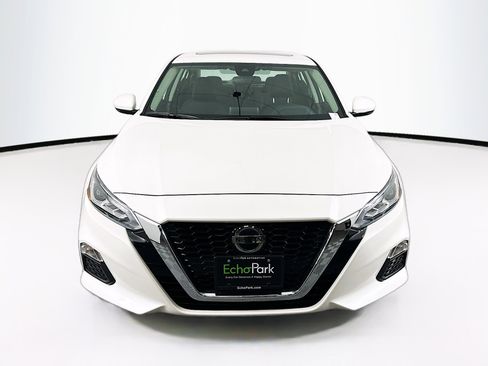 Used 2022 Nissan Altima 2.5 SV w/ SV Premium Package image 2