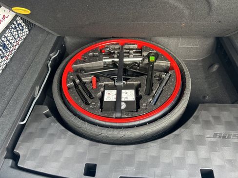 Used 2023 Porsche Cayenne Platinum Edition image 34