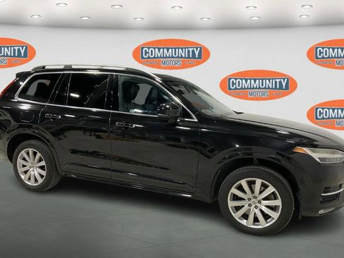 Used 2017 Volvo XC90 T6 Momentum w/ Vision Package image 10