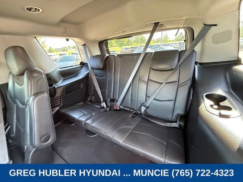 Used 2019 Cadillac Escalade Luxury AWD/4WD image 24