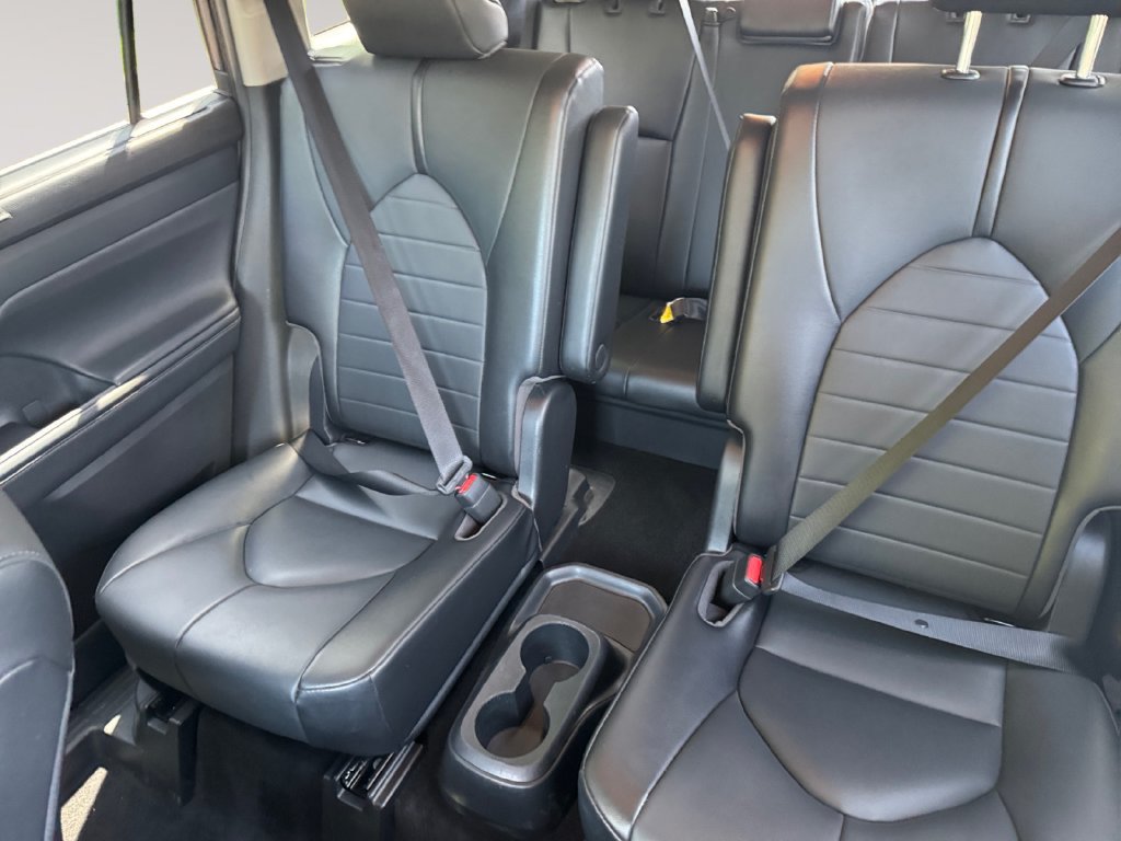 Used 2021 Toyota Highlander XLE AWD/4WD image 13
