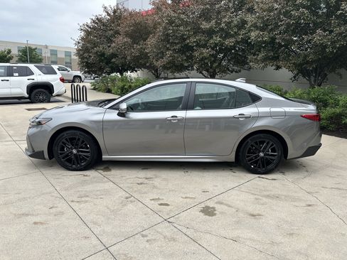 Used 2025 Toyota Camry SE w/ Convenience Package AWD/4WD image 9