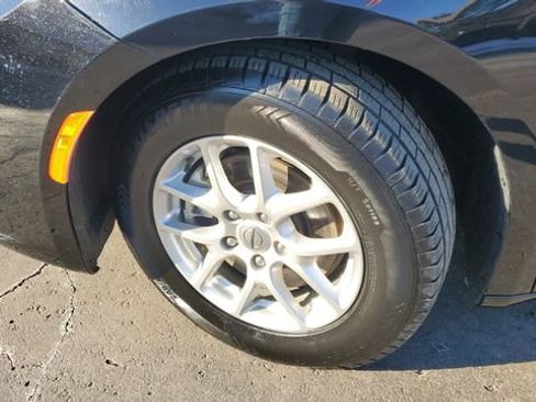 Certified 2024 Chrysler Pacifica Touring-L image 4