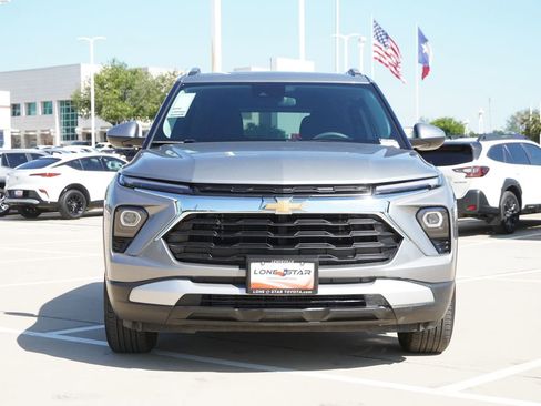 Used 2025 Chevrolet TrailBlazer LT FWD image 3