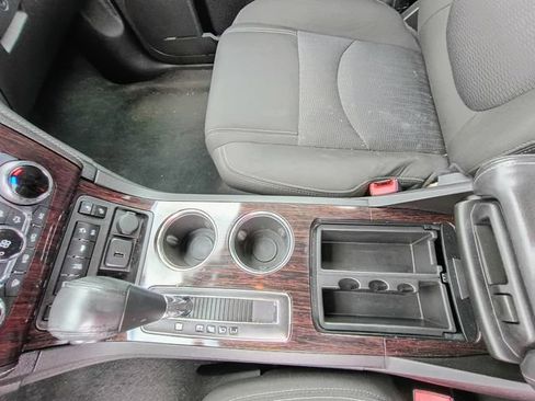 Used 2017 Chevrolet Traverse LT FWD image 22