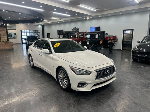 Used 2018 INFINITI Q50 Luxe w/ Essential Package (3.0T Luxe) image 5