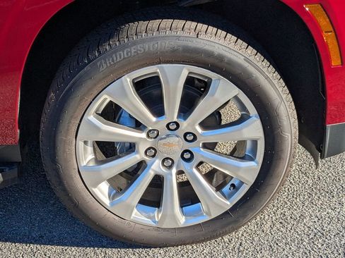 New 2025 Chevrolet Suburban Premier image 12