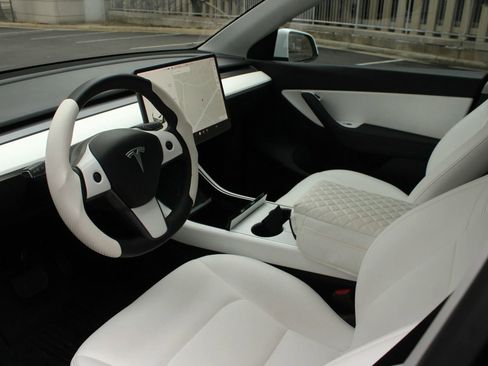 Used 2021 Tesla Model Y Long Range AWD/4WD image 13