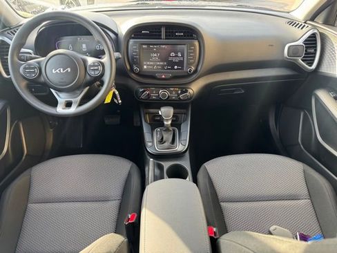 Certified 2025 Kia Soul LX image 16