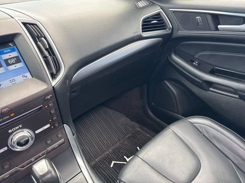 Used 2017 Ford Edge Titanium w/ Equipment Group 301A AWD/4WD image 35