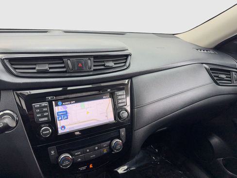 Used 2017 Nissan Rogue SV w/ SV Premium Package image 24