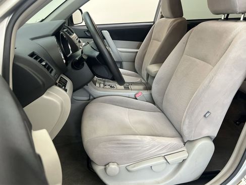 Used 2010 Toyota Highlander 2WD image 12