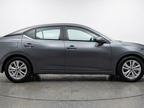 Used 2025 Nissan Sentra S FWD image 11