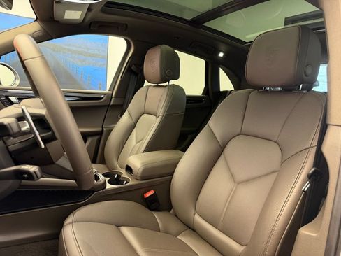 Certified 2026 Porsche Macan Turbo AWD/4WD image 5