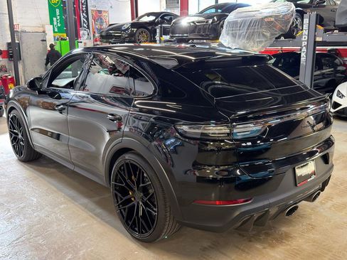 Used 2023 Porsche Cayenne Turbo GT image 9