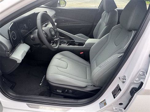 New 2025 Hyundai Elantra Limited image 9