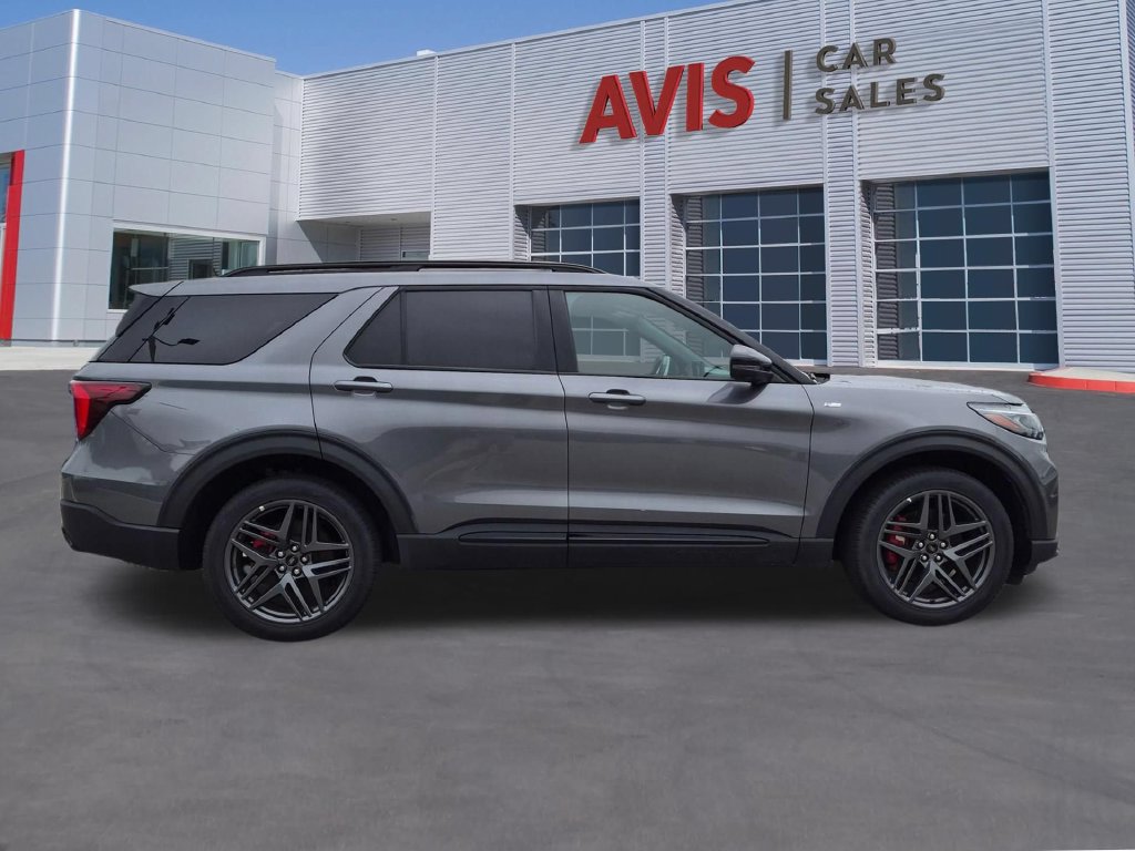 Used 2025 Ford Explorer ST-Line w/ ST-Line Street Pack AWD/4WD image 5