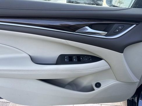 Used 2017 Buick LaCrosse Preferred image 9